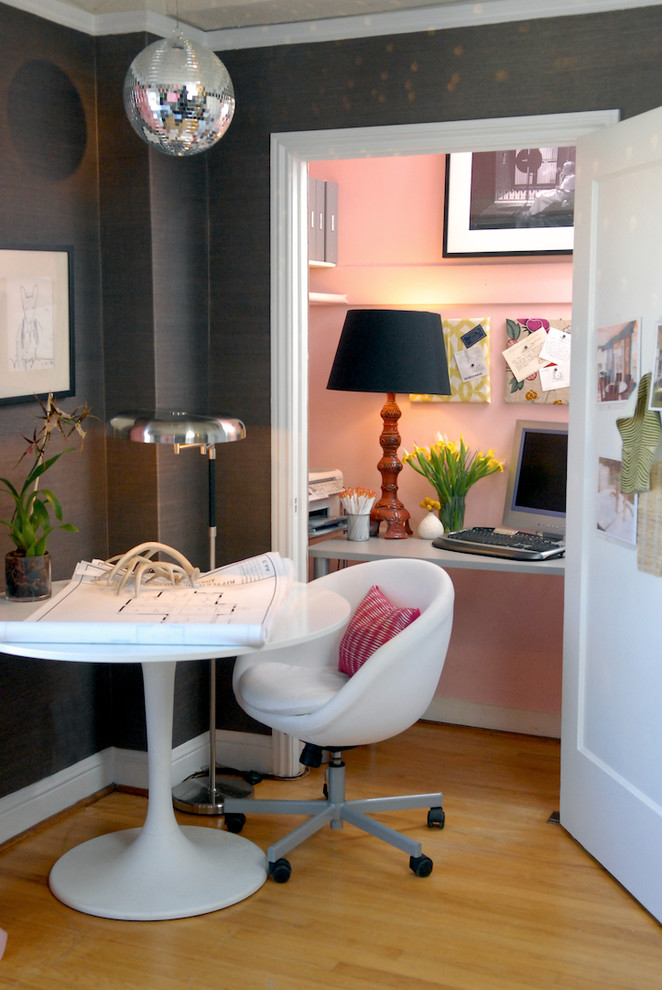 Home Office Eclectic avec plinthes chaise placard bureau