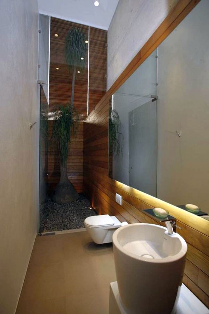 Salles de bains modernes d'inspiration asiatique pour les espaces étroits
