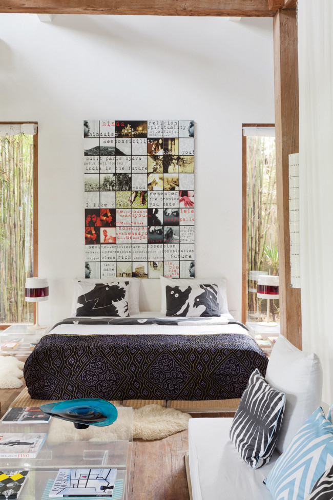 Décoration intérieure d'une maison tropicale à Bali avec de belles œuvres d'art